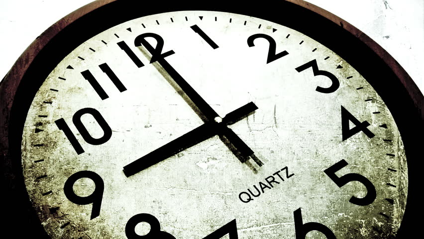retro clock time lapse going from 9 to 5 