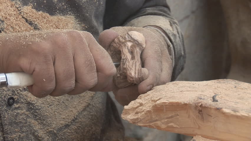 Bethlehem: palestinians make souvenirs for christians
