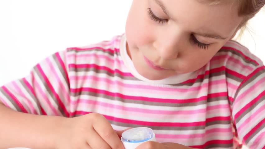 Girl plays game where she need to roll spherule through maze, it is causing difficulties