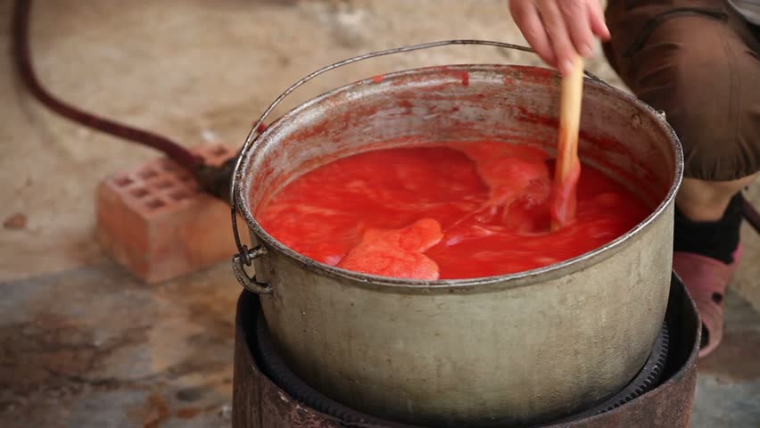 Farm tomato juice cooking. 