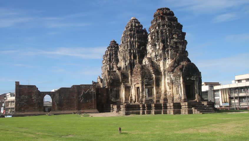Phra Prang Sam Yot and monkey