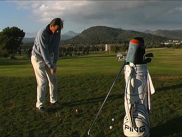Golf, teeing off