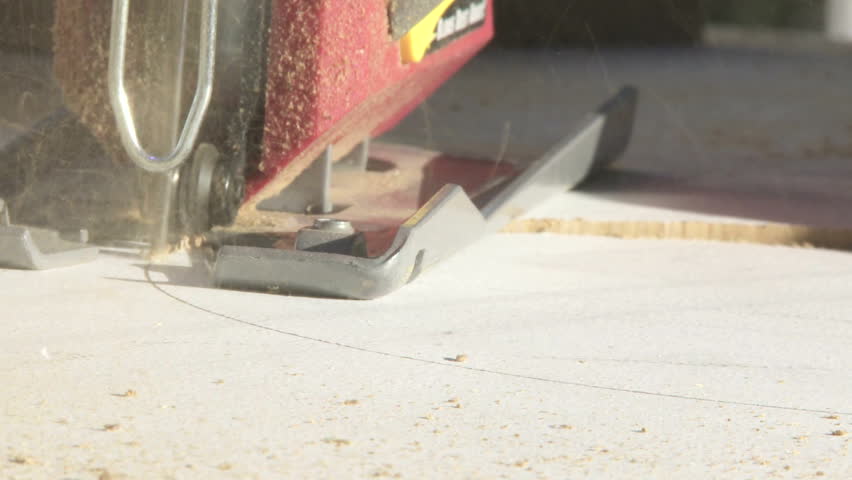 Jig Saw cutting a circular pattern