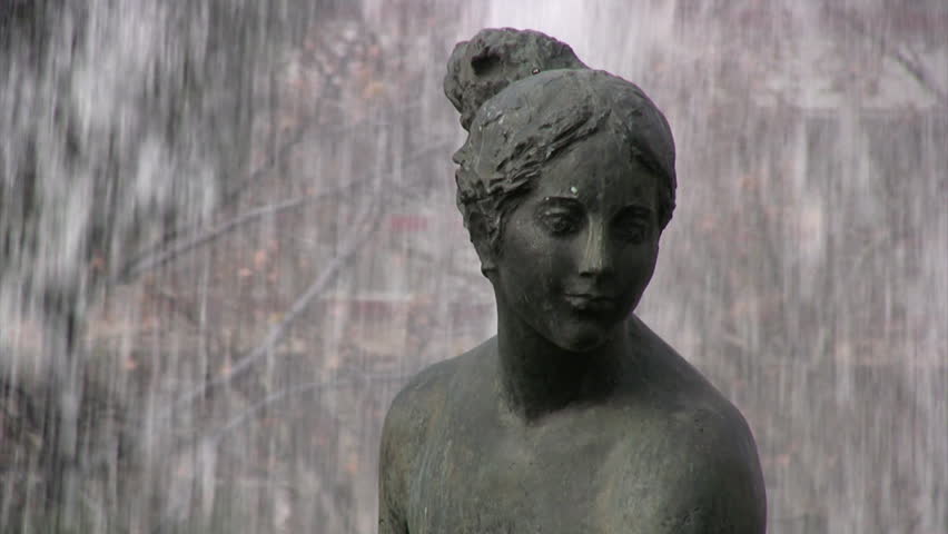 Plaza Espana Zoom out from woman face