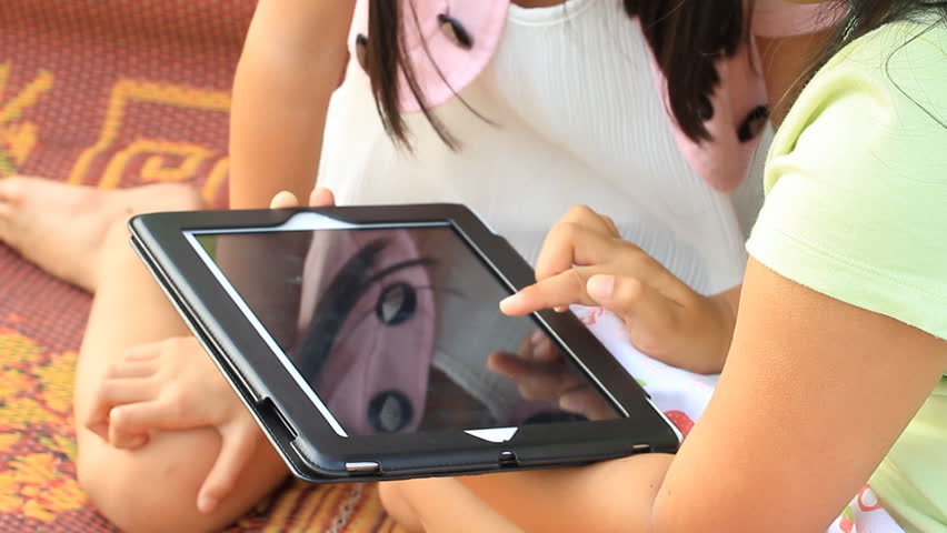 Dolly shot : Asian girls with a small computer.
