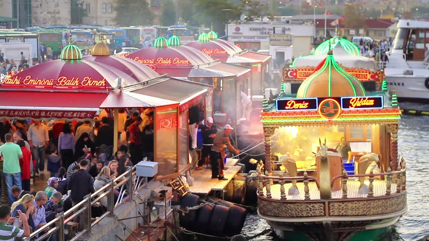 ISTANBUL - OCTOBER 1: Vendors cook and sell fish food on colorful boats at Goldenhorn on October 1, 2011 in Istanbul. 
