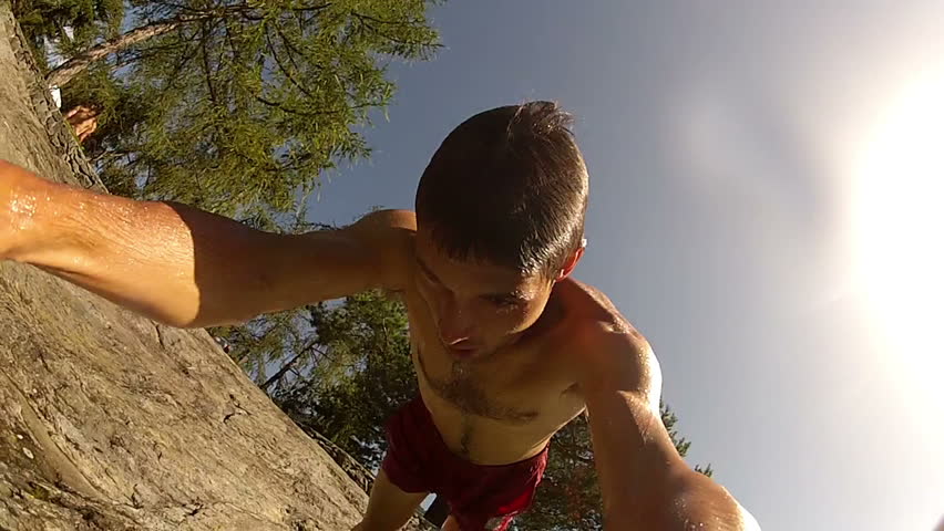 Man swimming underwater, frontal view.
720p 29.97 fps. Slow motion. GoPro2 HD.