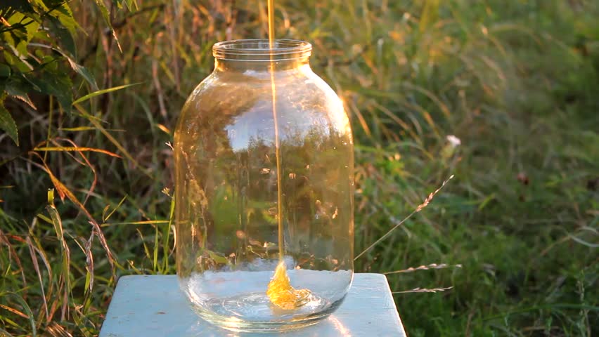 Bottling of honey
If you spill a mature (ready, present) honey produced in the vessel "slide."
