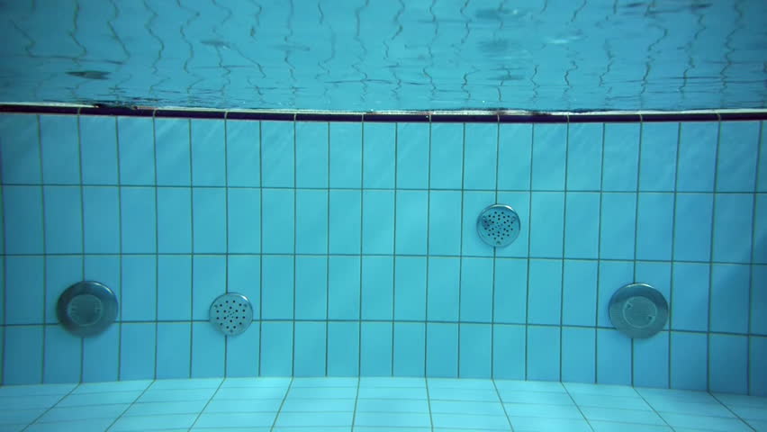 twins jump in pool 