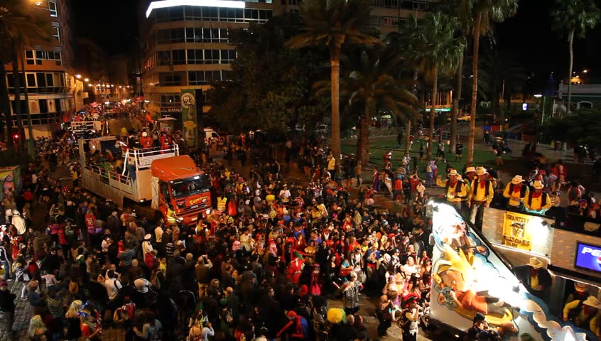 LAS PALMAS DE GRAN CANARIA, SPAIN - FEBRUARY 18: 200,000 masked revelers and a hundred or so festooned cars and floats in the Grande Parade (Gran Cabalgata ) of the Carnival February 18, 2012, Spain 