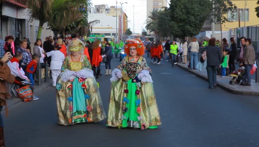 LAS PALMAS DE GRAN CANARIA, SPAIN - FEBRUARY 18: 200,000 masked revelers and a hundred or so festooned cars and floats in the Grande Parade (Gran Cabalgata ) of the Carnival February 18, 2012, Spain 