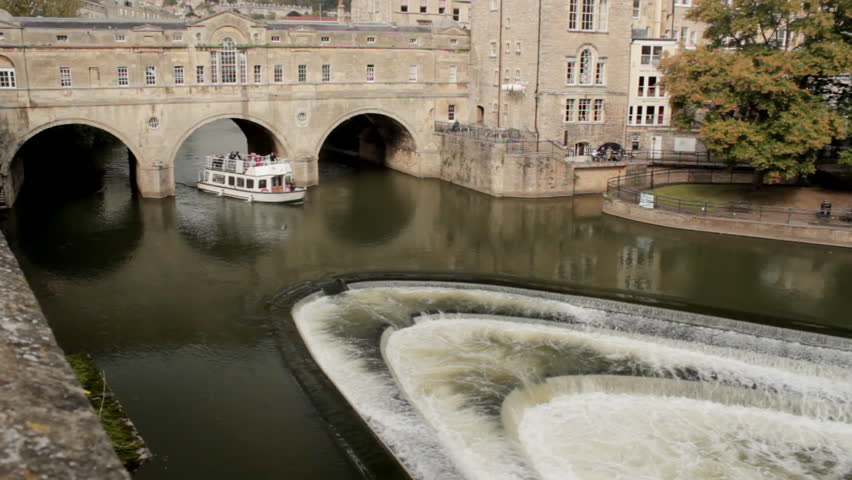 Pleasure Boat with Pulteney Bridge and weir, Bath, England