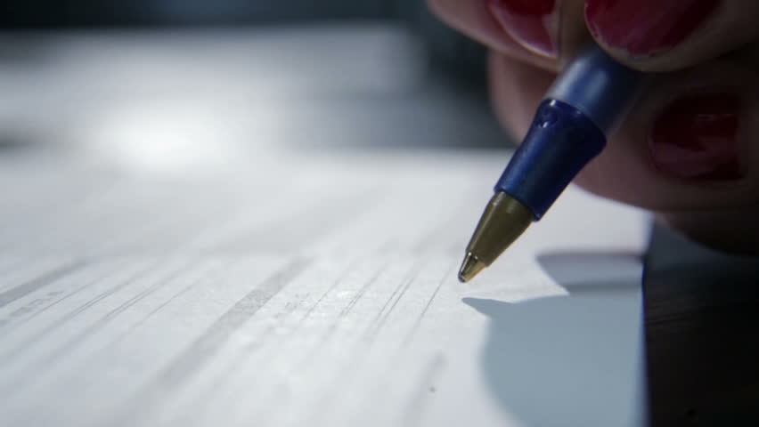 Hand puts the signature pen on paper