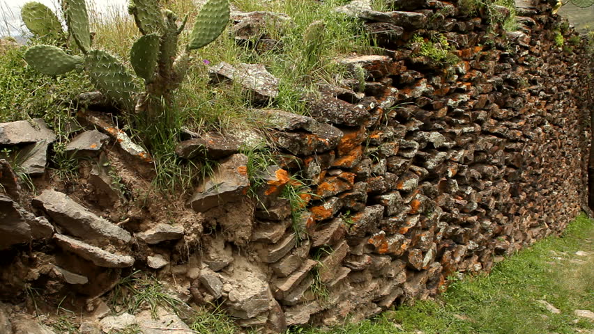 Ancient wall built by indigenous Wari people, a Middle Horizon civilization that flourished in the south-central Andes and coastal area of modern-day Peru, from about CE 500 to 1000.
