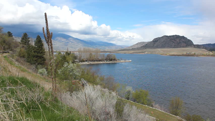 Lake Osoyoos, a fresh water lake in an arid region of British Columbia/Desert Fresh Water Lake/A large fresh water lake in an arid region of British Columbia, Canada.  