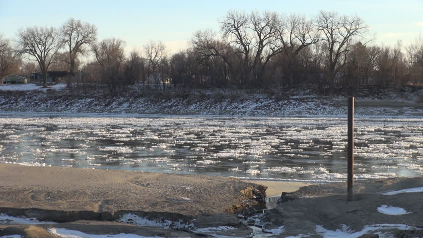 Floating ice in the Missouri River - Beach erosion
Multiple Shots.
1920x1080 30p