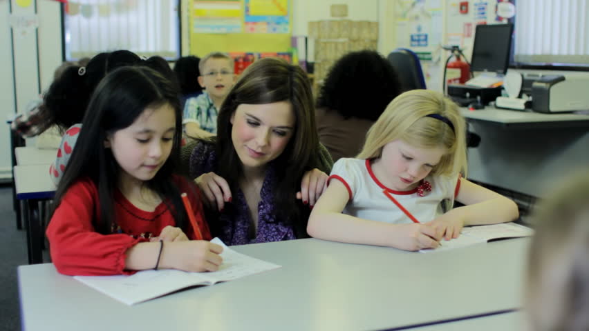 Portrait: teacher with pupils, in a elementary / primary school classroom