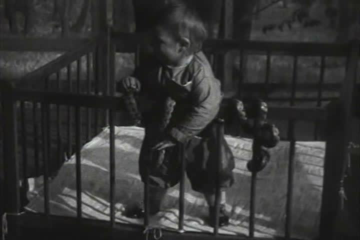 1910s - Babies play with snakes in 1918.