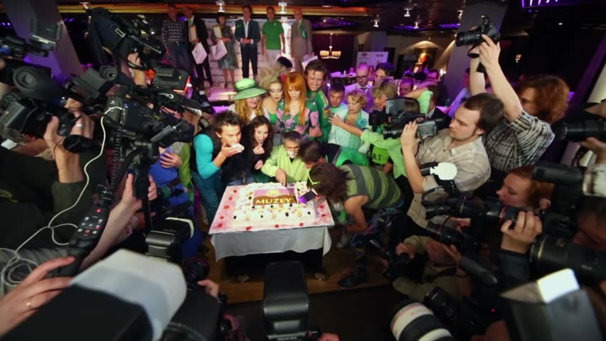 MOSCOW - JUNE 5: Barry Alibasov and other celebrities cut cake at presentation of Lena Lenina Stars in style of ECO in restaurant MUZEY on June 5, 2012 in Moscow, Russia.