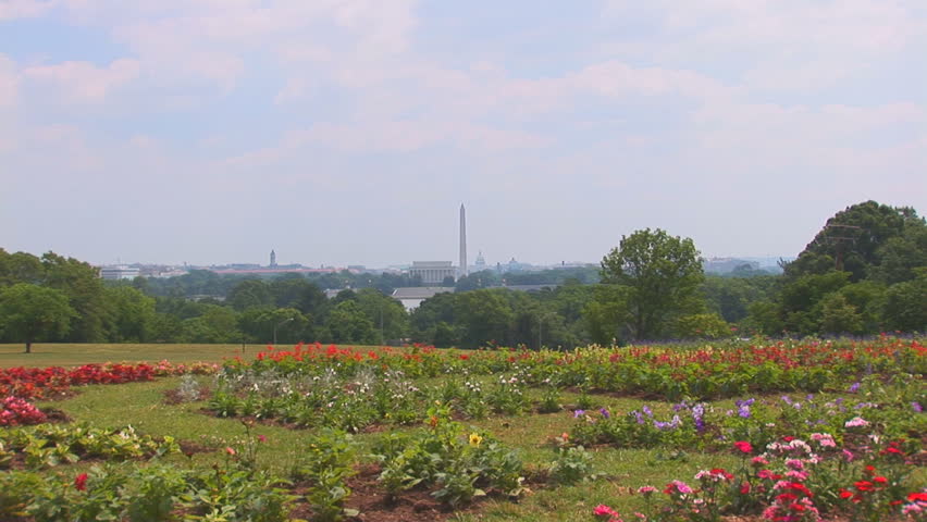 Zoom in to Lincoln Monument, Washington Monument and Capitol Hill