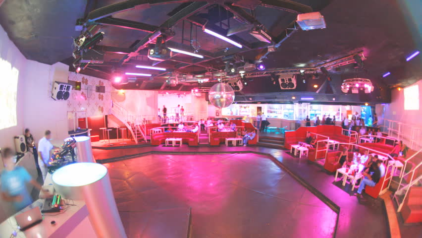 nightclub filling up with people