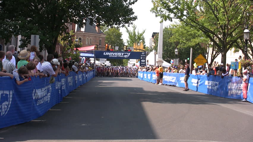 HD racers start the race