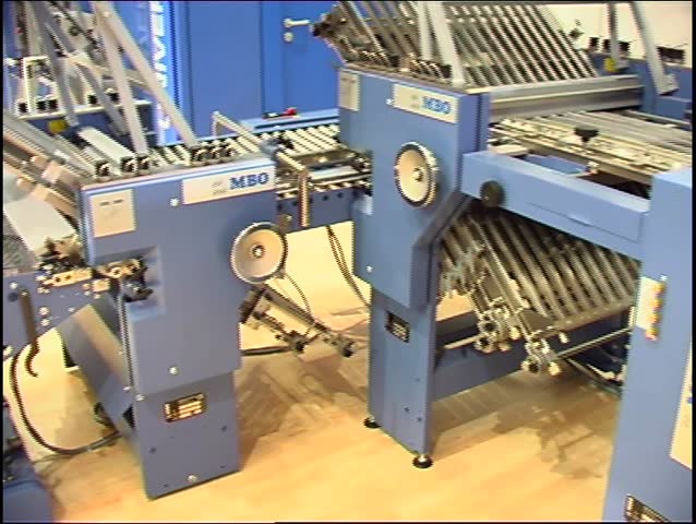 Sequence of a folding system with feeder, 8 pockets cross folding unit and end collector (DVCPRO Quality in PAL format - artifacts are only in web-preview)