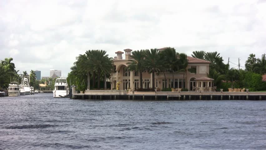 Luxurious waterfront home in South Florida