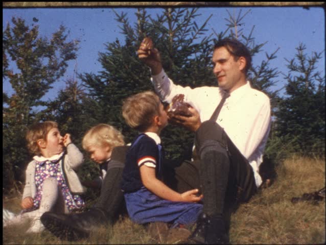 Family picnic (vintage 8 mm amateur film)