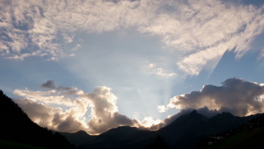 Timelapse video of the sun setting behind the mountains. No birds and no flickering