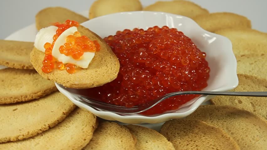 red roe in a ceramic bowl and toast 