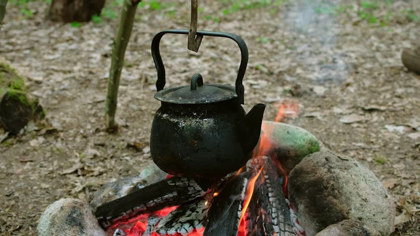 4k00 13old Tea Pot Hanging Over The Hot Fireplace Full Of Wood And Fire