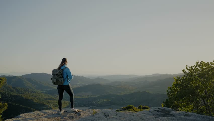 Female hiker, babel nude
