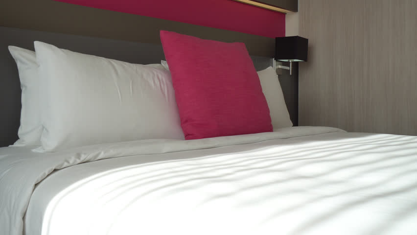 4k00 10dolly Out Shot Of Queen Size Bed With Red Decoration Pillow