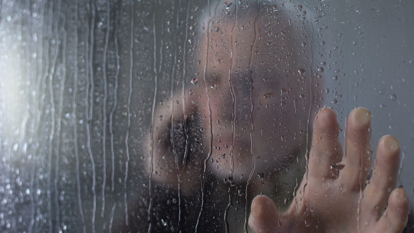 Rain looking. Man at the Window Rainy. Джо смотрит через дождливое окно друзья. Man looking at Window Rainy. The man looking at the Rain behind the Glass.