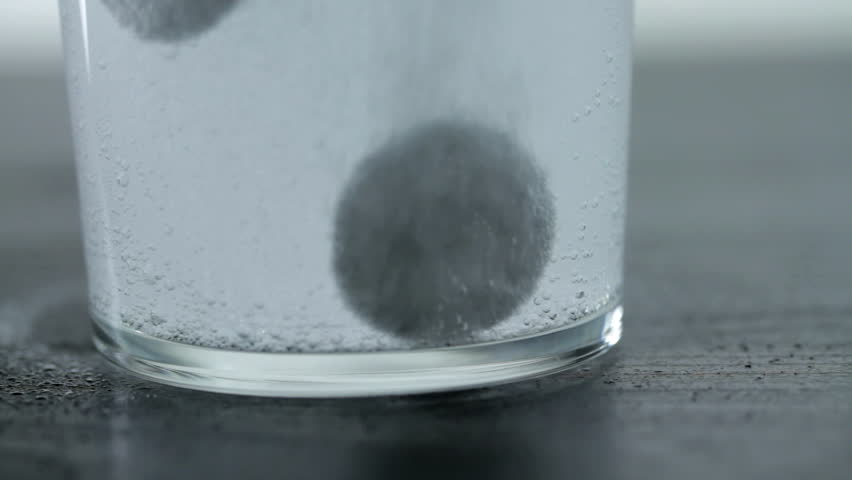 Шипит в воде 5. Шипит в воде 5. Шипит в воде 5. Шипучая таблетка в стакане. Шипучая таблетка в стакане.