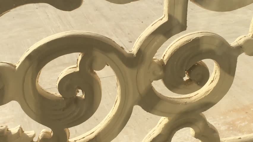 Header of baluster