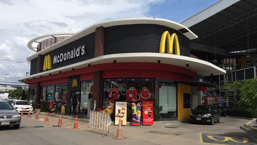 Oxfordshire, UK - 2014: Exterior View Of McDonald's Drive-through ...