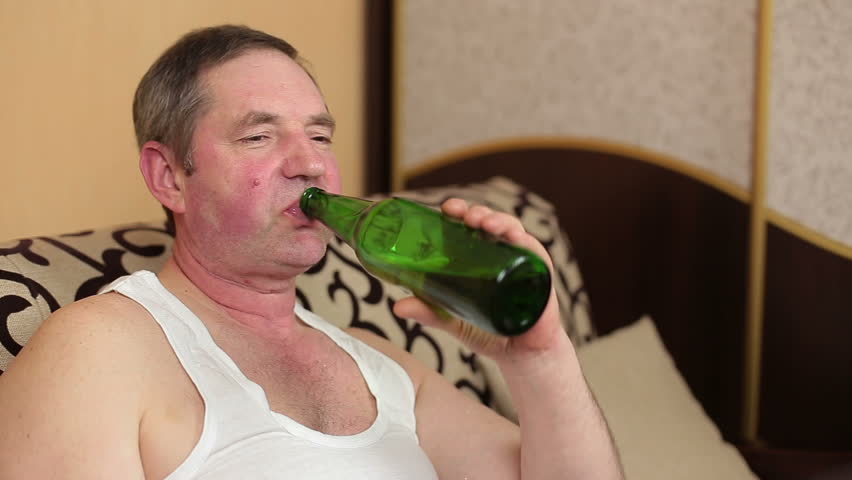 Hd00 11lazy Fat Man Watching Tv And Drink Beer With Potato Chips