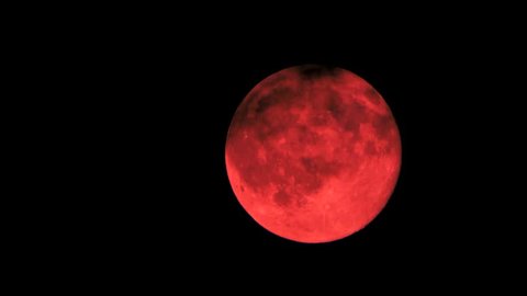 Trăng đỏ là hiện tượng đẹp độc đáo, tạo ra cảm giác lãng mạn và huyền bí. Hãy xem bức ảnh này để đắm mình trong không gian mê hoặc của một trăng đỏ tuyệt đẹp.