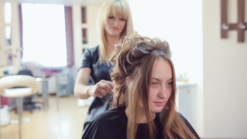 Hair Stylist Makes Professional Hairstyle Arkistovideomateriaali