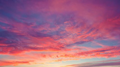 Mây đầy màu sắc – Với nhiều màu sắc khác nhau của mây, chúng tôi đã chụp được một bức hình đẹp mắt của bầu trời. Xem bức hình để chiêm ngưỡng một khoảnh khắc đầy màu sắc của bầu trời.