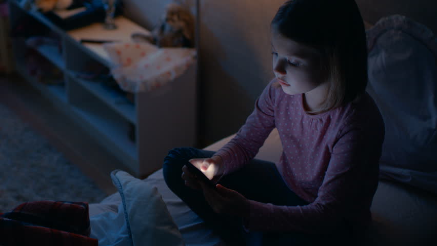7 SIMPLE TIPS TO MANAGE SCREEN TIME OF YOUR KIDS! 