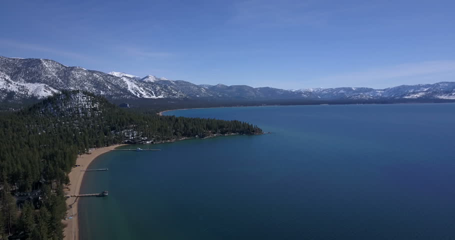 scenic-lakeshore-landscape-with-mountains-in-lake-tahoe-image-free