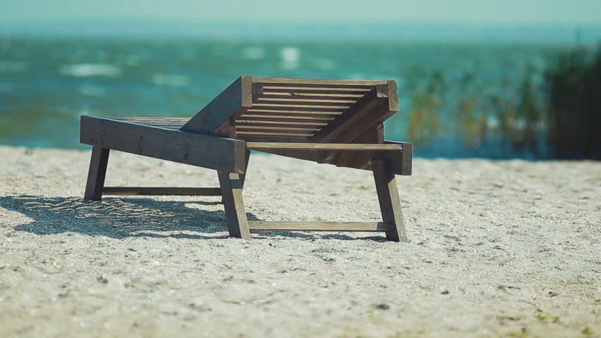 Header of lounger