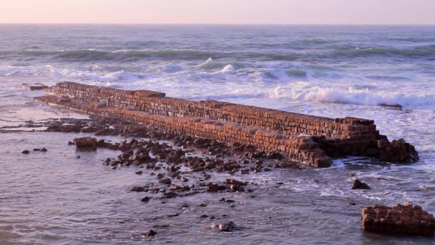 Header of breakwater