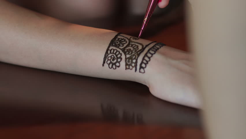 close up female u0027s hands paint mehendi on hand woman making henna close up female u0027s hands paint mehendi on hand woman making henna