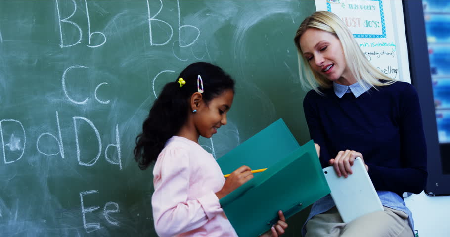 Lehrerin Schulmaedchen Outdoor Onanieren