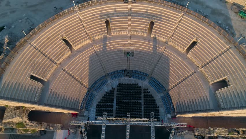 Header of amphitheater