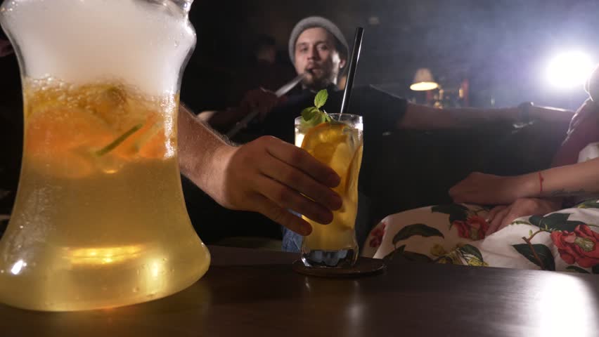 https://ak9.picdn.net/shutterstock/videos/31074019/thumb/11.jpg?i10c=img.resize(height:160)